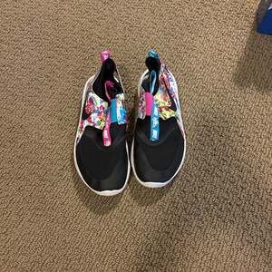Nike Kids Size 5Y Flex Runner Fable Black Multi-Color Slip-On Running Shoes